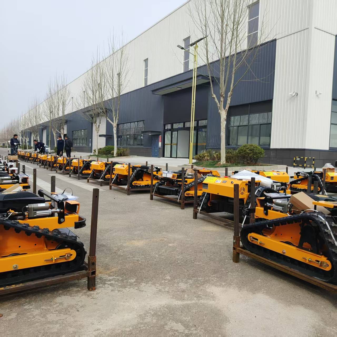 Lawn mowers in stock at European overseas warehouses Lawn mowers in stock at European overseas warehouses