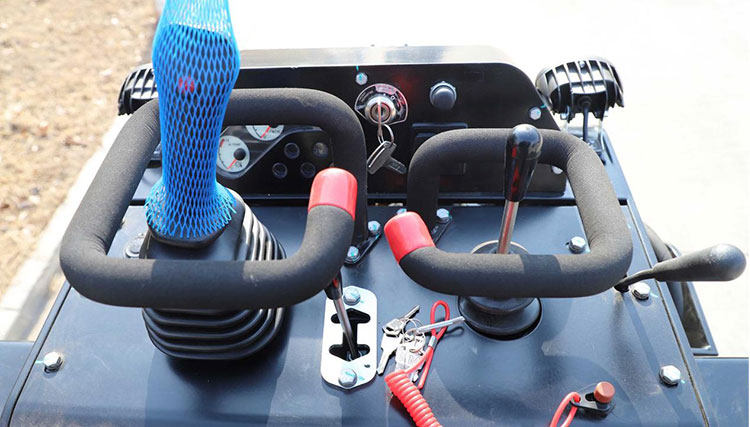 Недорогой мини-погрузчик на продажу Недорогой мини-погрузчик на продажу