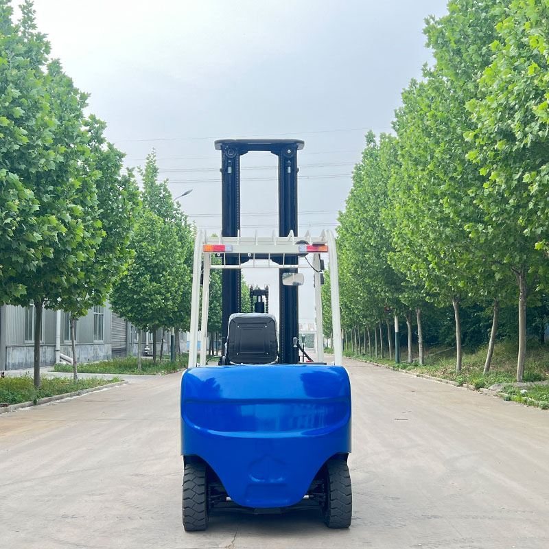 1.5トンフォークリフト